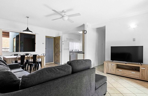 Pialba Apartment | Walk To The Beach in Pialba