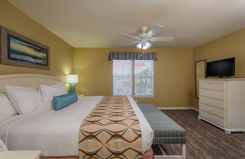 Galveston Villa | Walk to the Beach. Pool & Hot Tub. Mini Golf