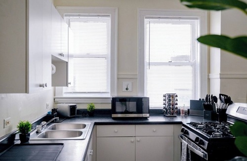Rogers Park Apartment | Walk to the Beach Private Office 5BR
