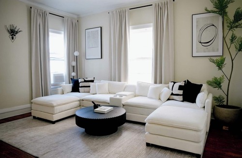 Rogers Park Apartment | Walk to the Beach Private Office 5BR