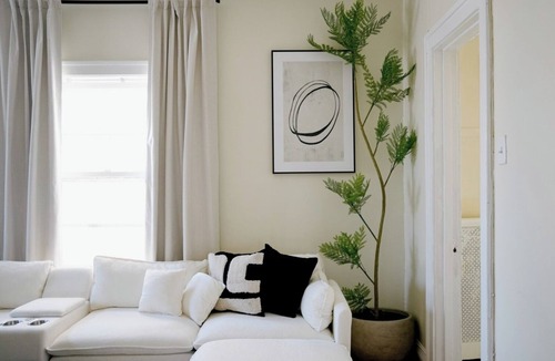 Rogers Park Apartment | Walk to the Beach Private Office 5BR