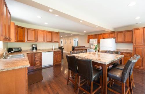 Crystal Beach House | WALK TO THE BEACH RETREAT