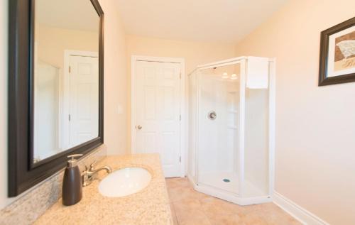 Crystal Beach House | WALK TO THE BEACH RETREAT