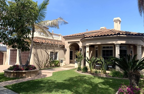 Coronado House | Walk to the Beach - Single Story Coronado Retreat - Indoor/Outdoor Living
