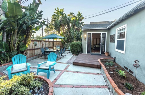 Encinitas House | Walk to the beach! The Moonlight Beach Bungalow