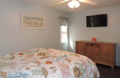 Myrtle Beach Condo | Walk to the Beach Guest Cottage with Full Kitchen!