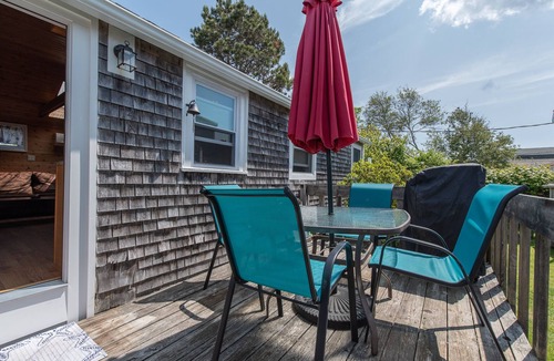 Point Judith Cottage | Walk to the beach!