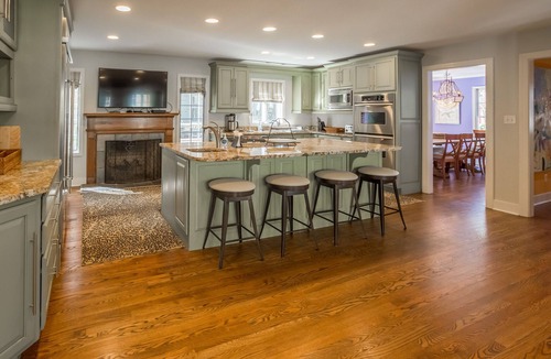 The Pines House | Walk to the Beach! Spacious Clean 7BR