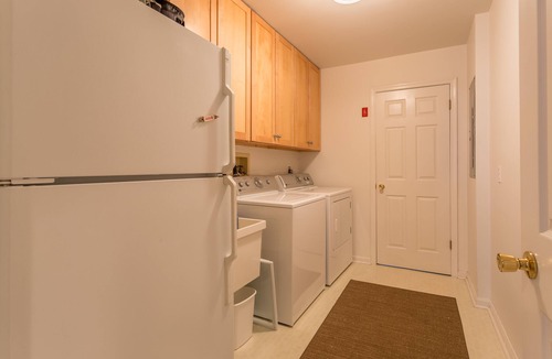 The Pines House | Walk to the Beach! Spacious Clean 7BR