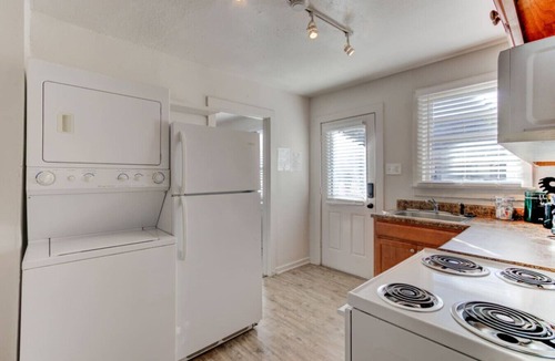 Midtown Apartment | Walk to the best of Midtown! Charming Cottage