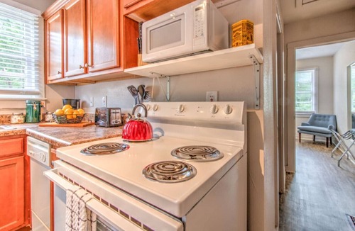 Midtown Apartment | Walk to the best of Midtown! Charming Cottage