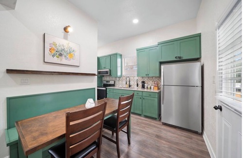 Mahncke Park House | Walk to the Botanical Garden from This Cozy 2BR