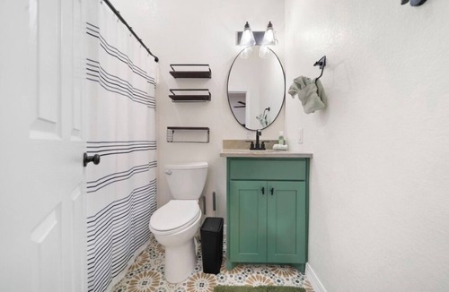 Mahncke Park House | Walk to the Botanical Garden from This Cozy 2BR