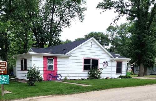 Arnolds Park House | Walk to the Concerts!