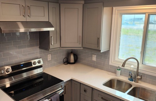 Niagara Falls House | Walk to the Falls & Attractions!nModern, clean & comfortable 4 bedroom house