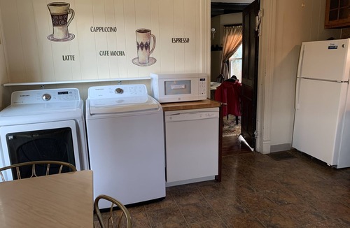 Downtown Niagara Falls House | Walk to the Falls from The Mint