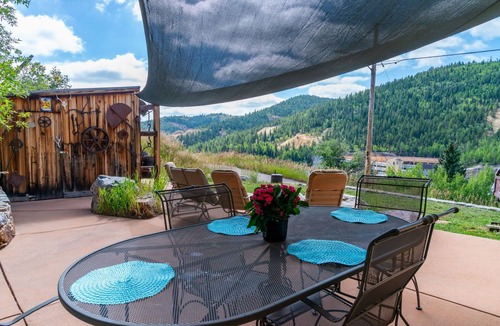 Central City House | Walk to the Opera. Sleep in style.