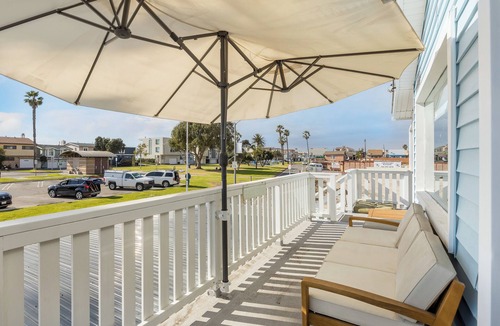 Sunset Beach House | Walk to the Sand! Ocean Views, Balcony & Parking | Sunset Surf