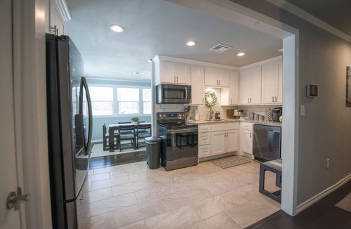 Brazos House | Walk to the Silos 3 Bed 1960 s Bungalow Near Baylor