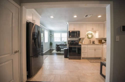 Brazos House | Walk to the Silos 3 Bed 1960 s Bungalow Near Baylor