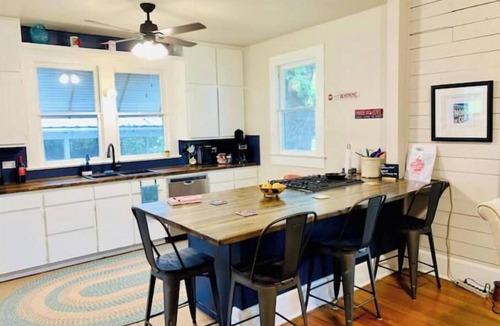Georgetown House | Walk to The Square & SU—Live the Old Town Life!