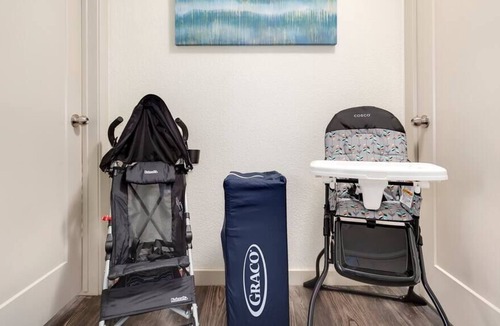 Downtown Apartment | WALK TO THE SQUARE | FAST WIFI | BIKE STORAGE