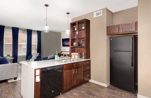 Downtown Apartment | WALK TO THE SQUARE | FAST WIFI | BIKE STORAGE