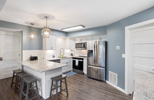 Lake Ozark Condo | Walk to The Strip! Great Cove Water for Lake Fun