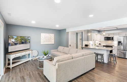 Lake Ozark Condo | Walk to The Strip! Great Cove Water for Lake Fun