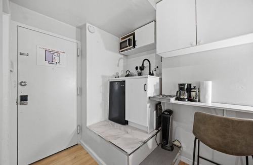Midtown West Apartment | Walk to Time Square! Cozy Studio