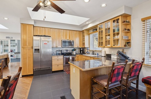 Gatlinburg Cottage | Walk to Town. 3BR Home w/Zero Stairs. Dog Friendly