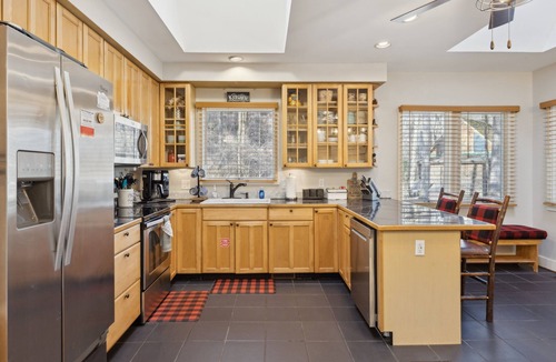 Gatlinburg Cottage | Walk to Town. 3BR Home w/Zero Stairs. Dog Friendly