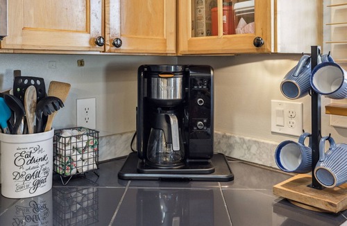 Gatlinburg Cottage | Walk to Town. 3BR Home w/Zero Stairs. Dog Friendly