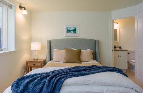 Eastsound House | Walk to Town, Beach, Modern, Gourmet Kitchen, EV