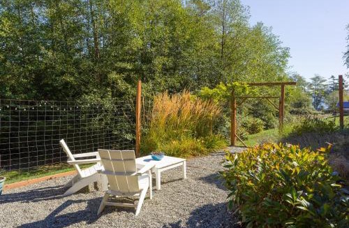 Eastsound House | Walk to Town, Beach, Modern, Gourmet Kitchen, EV