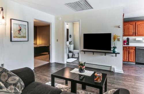 Historic Downtown Bedford Apartment | Walk to Town: Charming Unit w/Balcony in Bedford!