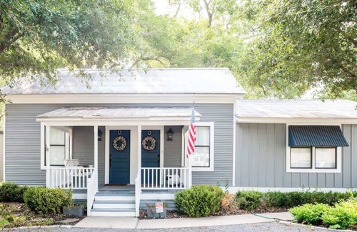 Fayetteville House | Walk to Town | Fire Pit Nights + Bonus Suite