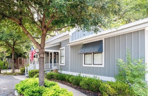 Fayetteville House | Walk to Town | Fire Pit Nights + Bonus Suite