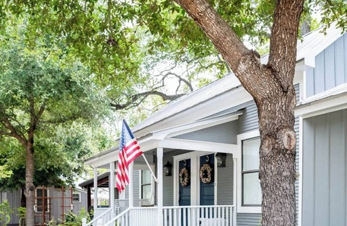 Fayetteville House | Walk to Town | Fire Pit Nights + Bonus Suite