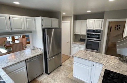 Northwest Carmel House | Walk to town & beach! 4 bdrm sleeps 7, gated yard, 2 firepits, deck w/ocean view