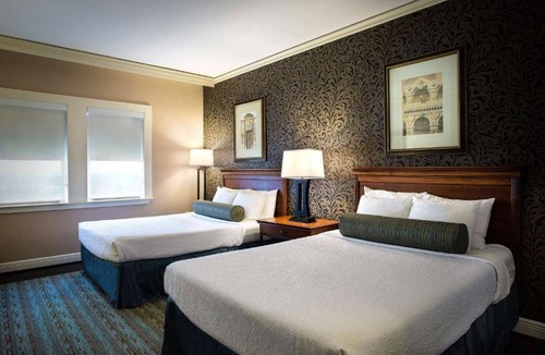 Central Business District Hotel | Walk to Toyota Center | Free Downtown Shuttle