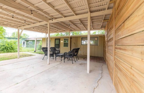 Rio Vista House | Walk to TX State - Kitchenette - Workspace - Pet Friendly - Monthly Available