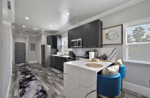 North Oak Park House | Walk to UC Davis Medical Center! Duplex w/Patio