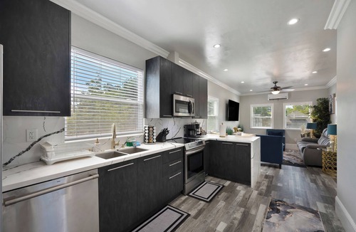 North Oak Park House | Walk to UC Davis Medical Center! Duplex w/Patio