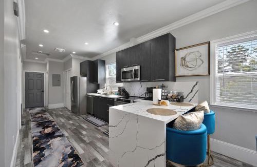 North Oak Park House | Walk to UC Davis Medical Center! Duplex w/Patio