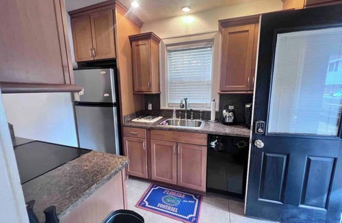 Gainesville House | Walk to UF! Wake up walk to Campus!