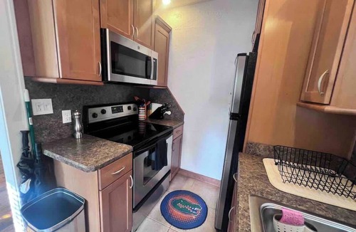 Gainesville House | Walk to UF! Wake up walk to Campus!