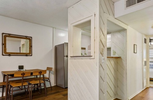 West Campus Apartment | Walk to UT/Cafes/Dining│Free Parking│Cozy Apt Sleeps 4│1BR/1BA
