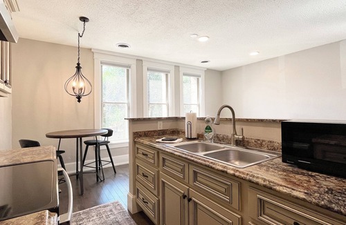Hot Springs Apartment | Walk to VA Hospital, Restaurants + More ~ Excellent for Traveling Professionals!