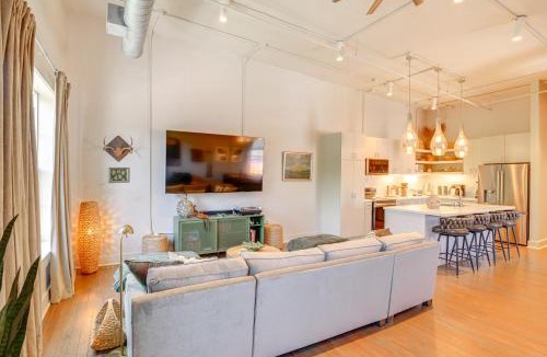 Hillsboro West End House | Walk to Vanderbilt: Eclectic Apt in Nashville